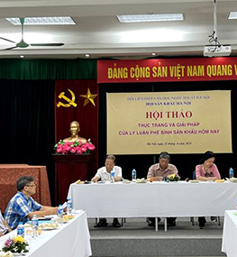 Phê không đến nơi, bình không thấu đáo...