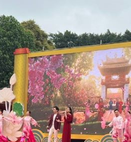 Sôi động Ngày thơ Hà Nội 2026 “Vươn mình ra biển lớn”