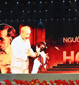 Tổng Bí thư Tô Lâm dự chương trình nghệ thuật đặc biệt "Dưới lá cờ vẻ vang của Đảng”