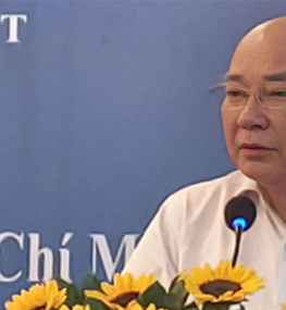 Lý luận phê bình văn học, nghệ thuật đôi khi như 