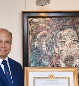 Họa sĩ Pháp Georg Esco nhận giải A với tác phẩm “Theo bước chân của Hồ Chí Minh”