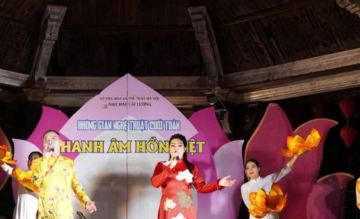 Nghệ thuật cải lương vang lên giữa không gian hồ Hoàn Kiếm