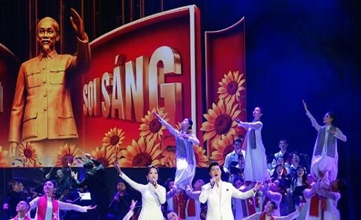 Chương trình nghệ thuật “Hồ Chí Minh - Nguồn sáng dẫn đường”