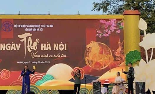 Thơ ca Việt Nam: Cùng đất nước vươn ra biển lớn