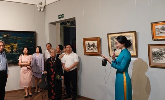 Khai mạc trưng bày “Kể chuyện sau ngày thống nhất”