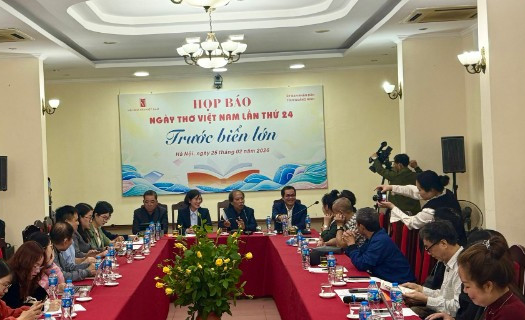 "Trước biển lớn" - chủ đề của Ngày thơ Việt Nam lần thứ 24