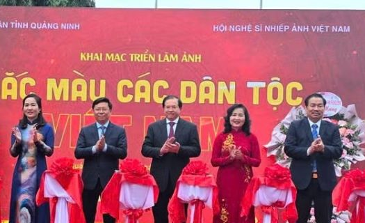 Triển lãm ảnh nghệ thuật Sắc màu các dân tộc Việt Nam