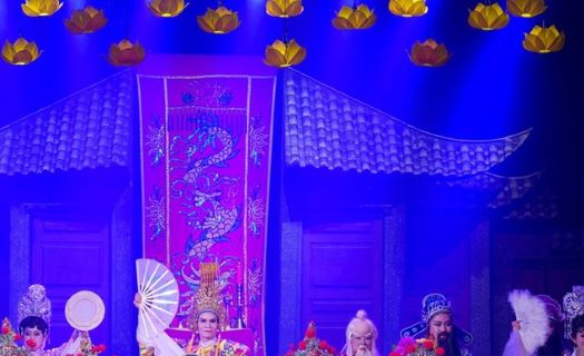 Sân khấu truyền thống “khoác áo mới” dịp Xuân về