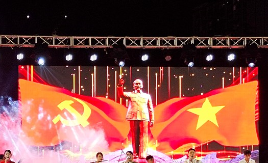 Sắc xuân rực rỡ trong đêm chung kết Tài năng nghệ thuật Đà Nẵng