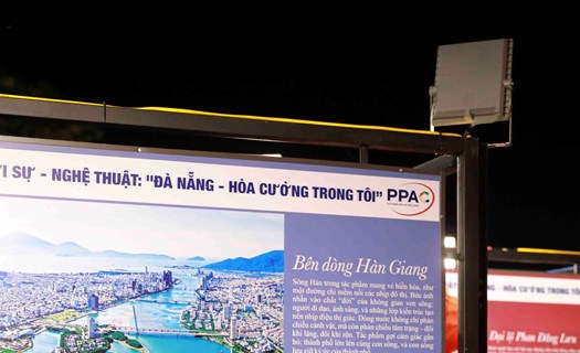 Triển lãm ảnh và chương trình nghệ thuật “Ánh sáng niềm tin” chào mừng thành công Đại hội XIV của Đảng