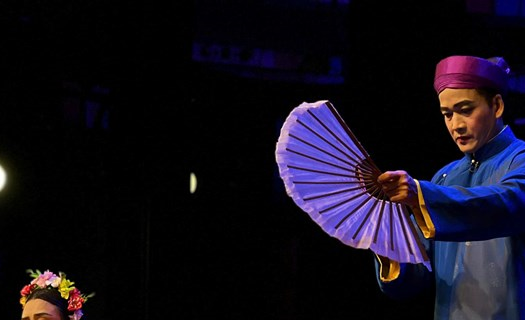 Khán giả đến chật kín khán phòng Nhà hát Chèo Việt Nam để xem chèo cổ “Súy Vân”