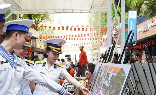 Hội Nhiếp ảnh Thành phố Hồ Chí Minh khai mạc triển lãm ảnh “Trường Sa nhớ Bác”