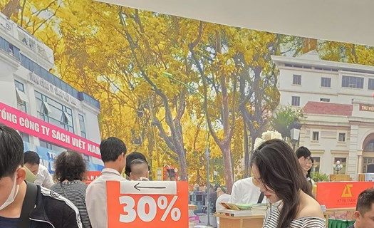 Phê bình văn học trước thời đại số