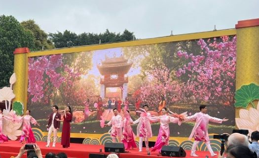 Sôi động Ngày thơ Hà Nội 2026 “Vươn mình ra biển lớn”