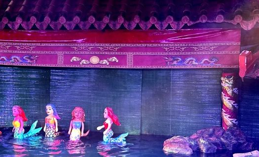 Trẻ hóa sân khấu thủy đình