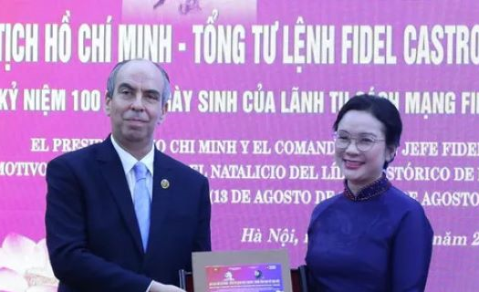 Trưng bày nhiều tư liệu quý về Chủ tịch Hồ Chí Minh và Chủ tịch Fidel Castro