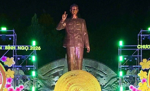 Phố núi Pleiku nô nức đón chào thời khắc giao thừa Bính Ngọ 2026