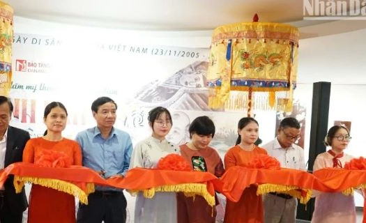 Đà Nẵng: Khai mạc triển lãm mỹ thuật "Tranh dân gian Việt Nam"