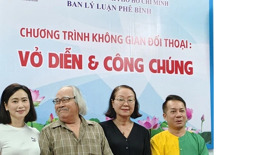 Nơi nghệ sĩ và khán giả 