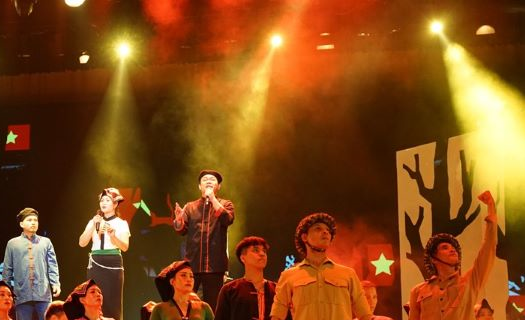 Chìm đắm cùng không gian Tây Bắc với nhạc kịch “Đi về phía Mặt trời”