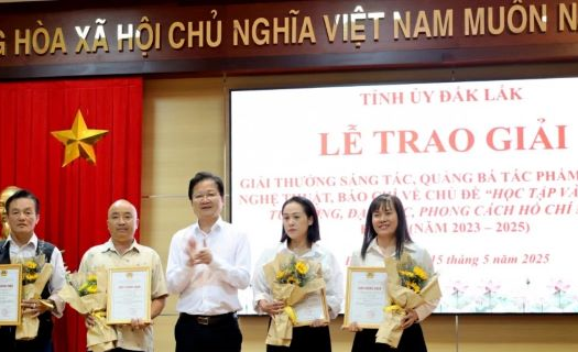 32 tác phẩm được trao giải “học tập và làm theo lời Bác” tại Đắk Lắk
