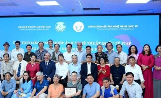 Chủ tịch FIAP giao lưu cùng giới nhiếp ảnh Việt Nam